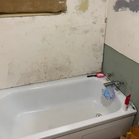 Lincoln Bathroom Before